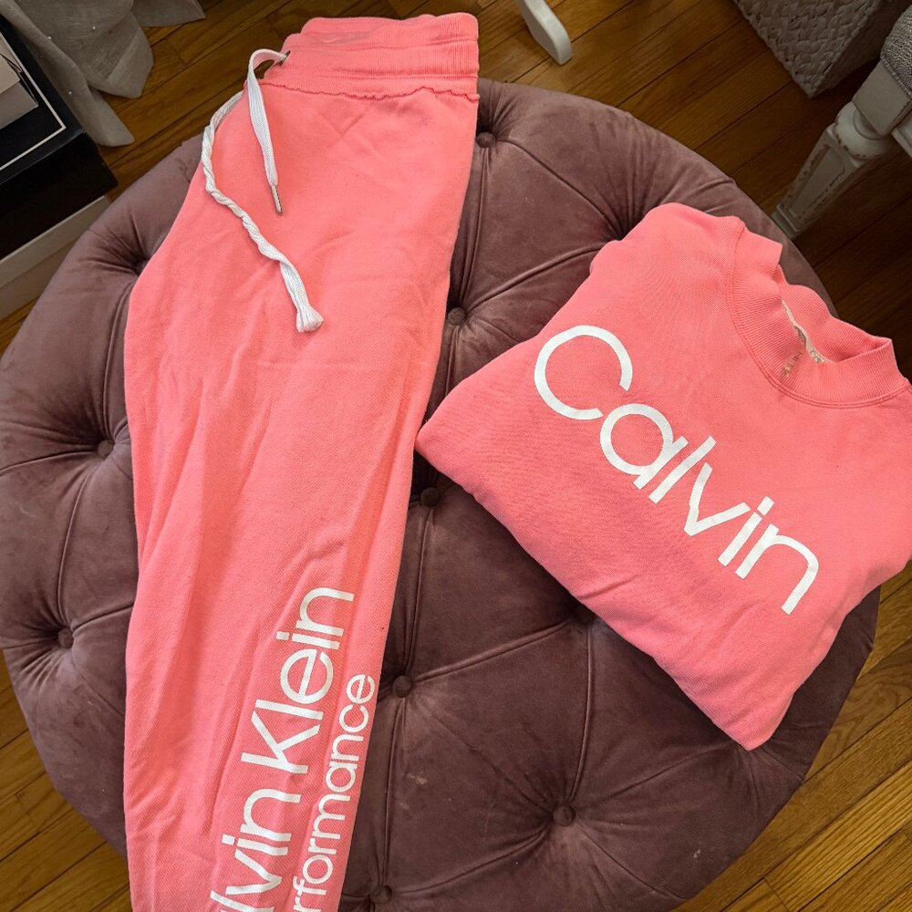 CALVIN KLEIN -WOMENS-HOT PINK- MATCHING JOGGER AND CROPPED CREW PULLOVER SET